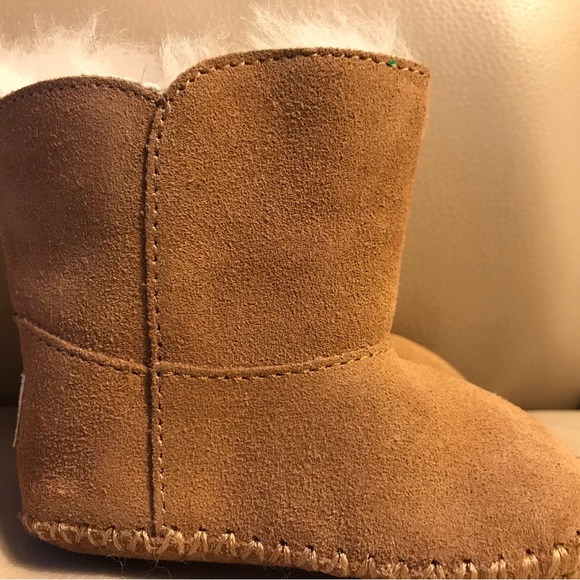 BABY UGG BOOTS CLASSIC CHESTNUT BROWN INFANT NWOT COZY BOOTIES SMALL FUR LINING - Picture 7 of 7